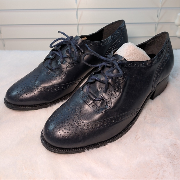 Euro Club Wingtip Oxford Heels | Size 9 | Navy Leather Fall Shoes - Picture 1 of 17